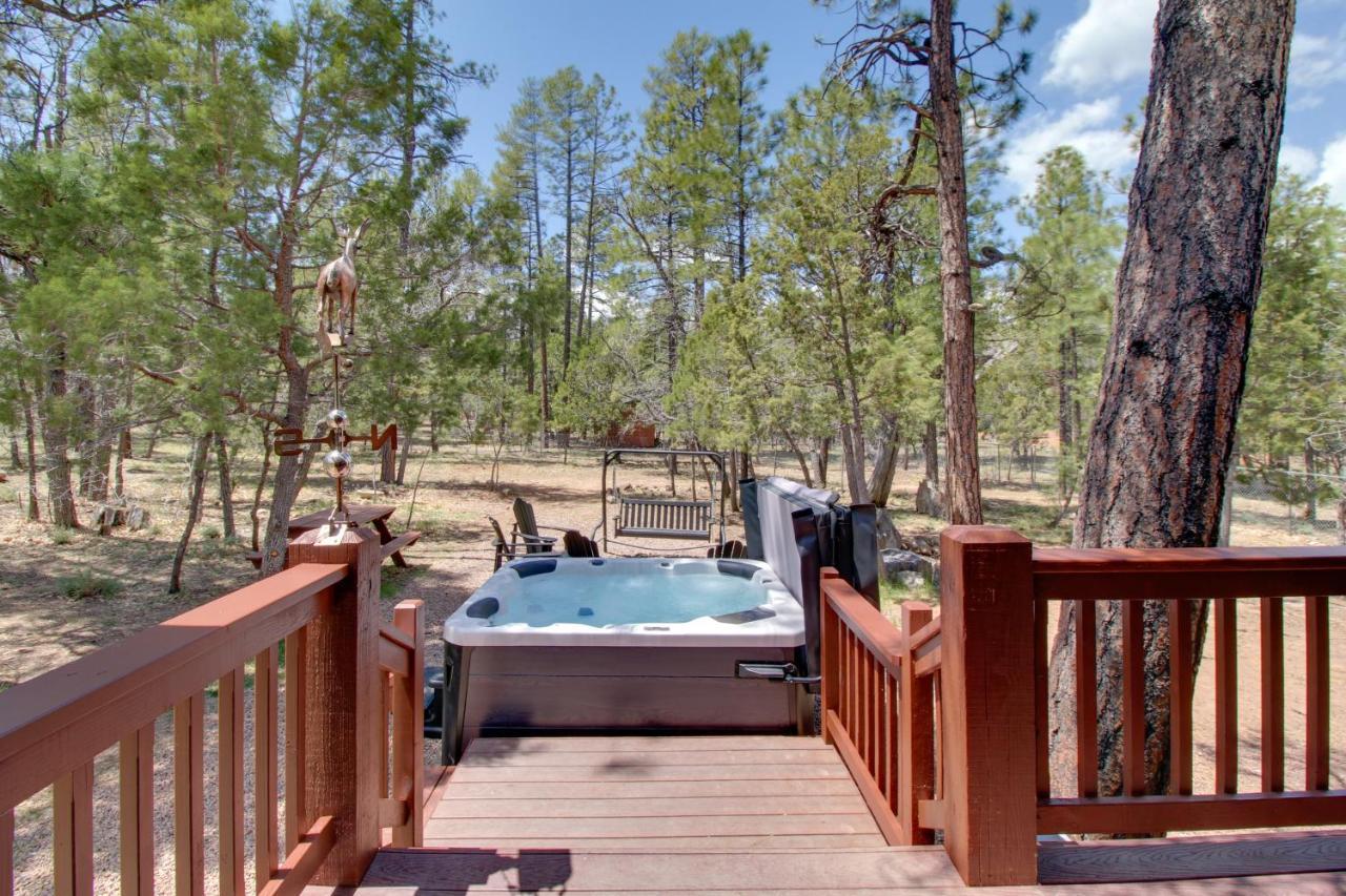 Lakeside Cabin On 2 Acres With Fire Pit And Hot Tub! Pinetop-Lakeside Bagian luar foto